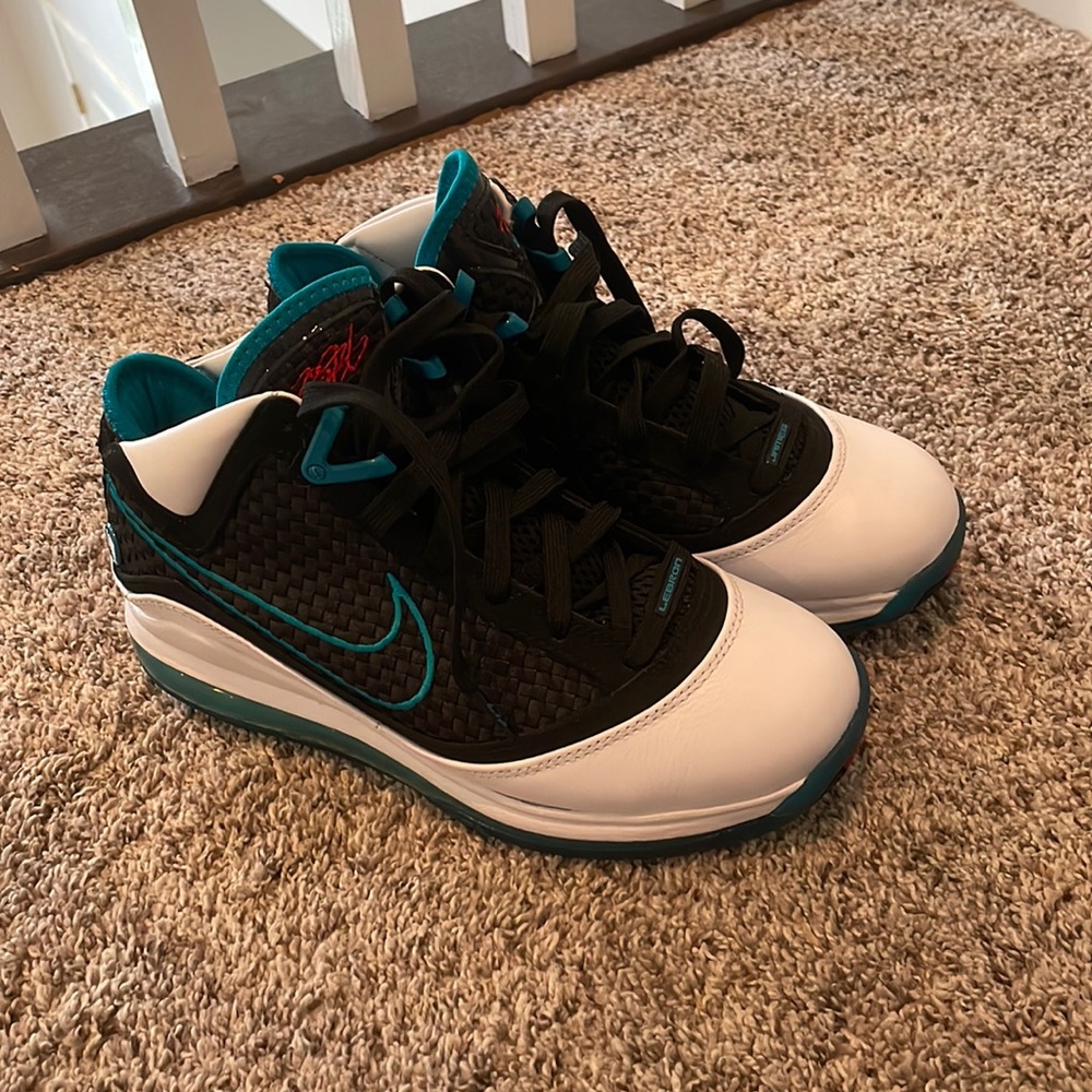 Nike LeBron 7 Red Carpet